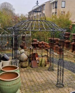 Nieuwe ijzeren prieel doorsnee 250 cm hoog 300 cm.