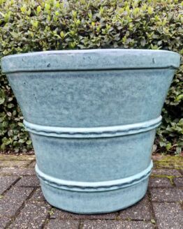 Geglazuurde con ring moss green 48 cm hoog.