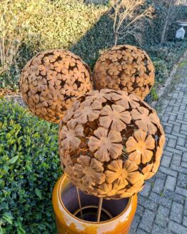 Set van 3 roest bloemen Hortensia op tuinsteker Klein middel groot.