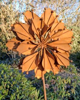 Roest bloem iris op tuinsteker diameter 25 cm.