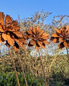 Set van 4 roest bloemen iris op tuinsteker diameter 25 cm.