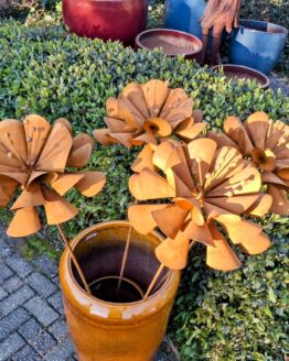 Set van 4 roest bloemen artisjok op tuinsteker diameter 30 cm.