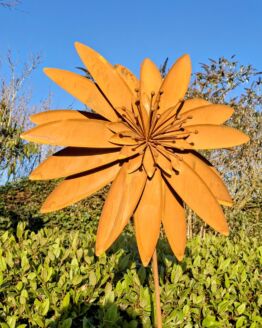 Roest bloem linnea op tuinsteker diameter 45 cm.
